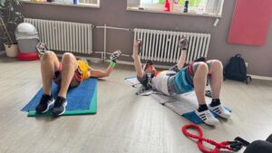 Flexx Fitnessstudio Beach Party Bauchmuskelübung